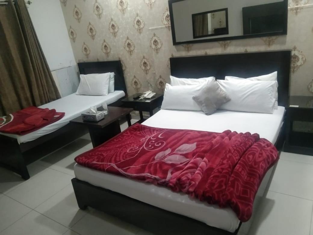 Hotel Silver Sand Multan Exteriör bild